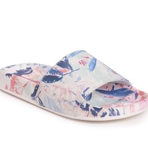 Muk Luk Pool Party White Floral Print Slides